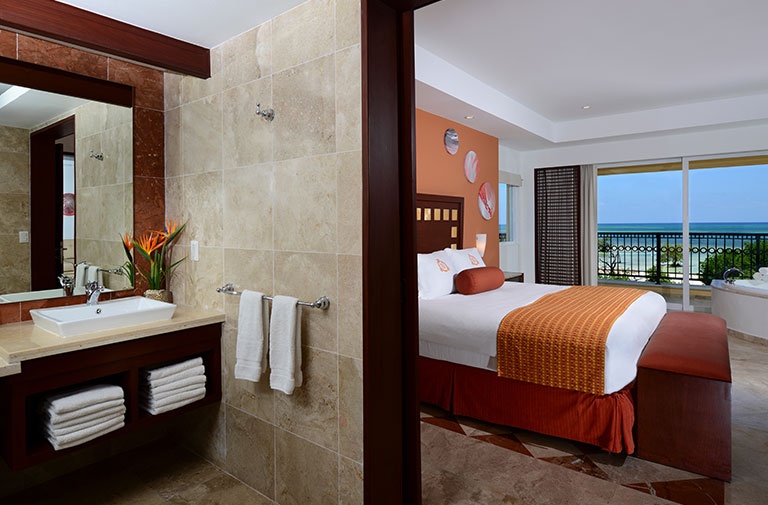 Hacienda-Tres-Rios-Bedroom-Bano-Cama