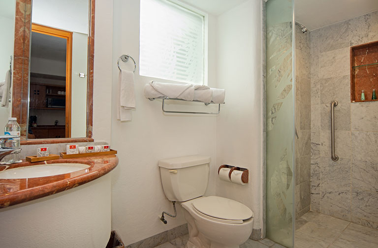 Sunset-Marina-Bedroom-Bano