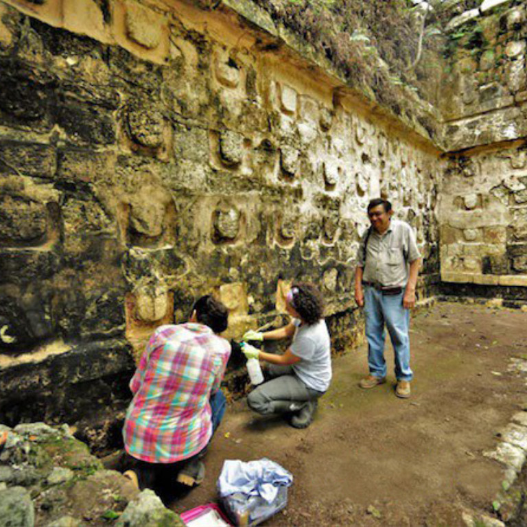 archaeological zone, archaeological site, important archaeological discoveries, 50 meters, the public, hundred meters, six meters, the pyramids, two pyramids, eight meters