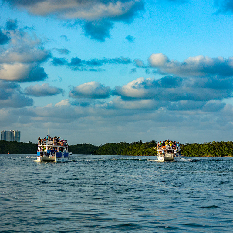 Sailing in the unparalleled setting of Nichupté Lagoon