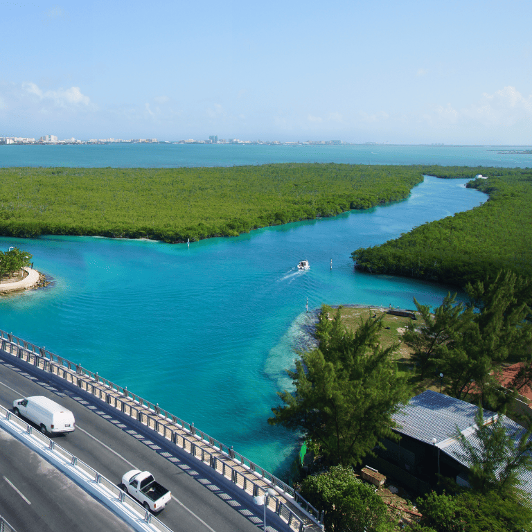 How Is the Construction of the Nichupte Vehicular Bridge Progressing?